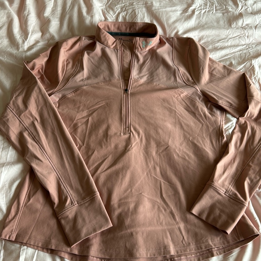 Women’s XL Under Armour fitted pull over run heat gear.